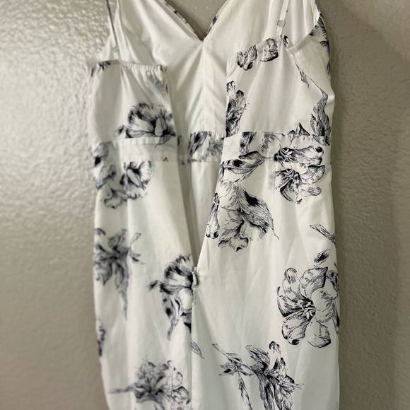 NWOT Darling Daylily Black and White Floral Print High-Low Maxi Dress - Picture 8 of 9